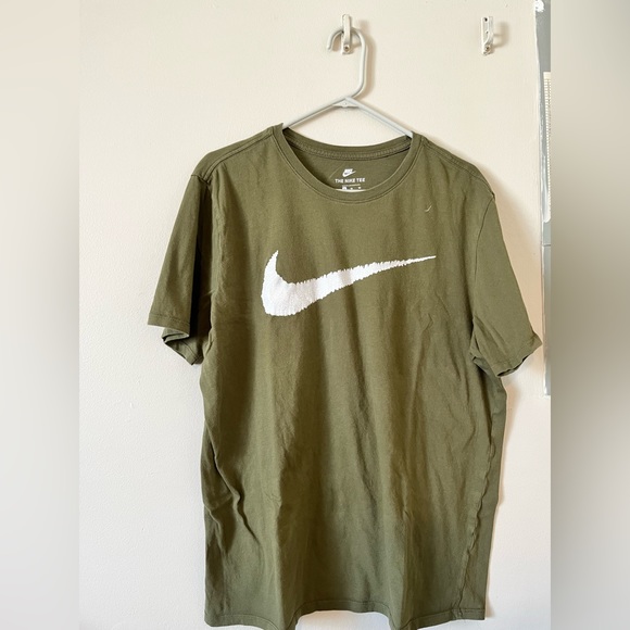 Green Nike T-Shirt - Picture 1 of 2